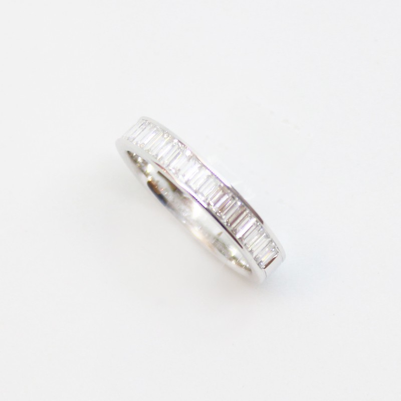 ANILLO MEDIO CINTILLO DE ORO BLANCO CON BRILLANTES 0.64 CT