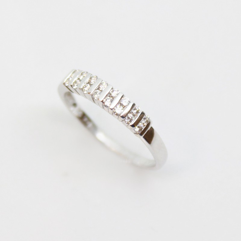 ANILLO MEDIO CINTILLO DE ORO BLANCO CON BRILLANTE 0.35 CT
