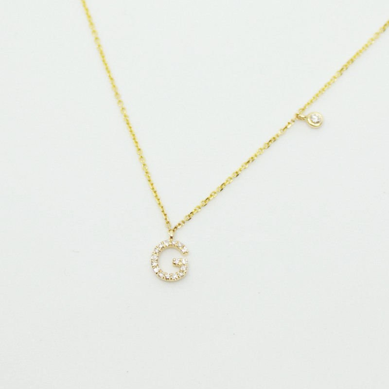 COLLAR DE ORO AMARILLO LETRA M CON BRILLANTES